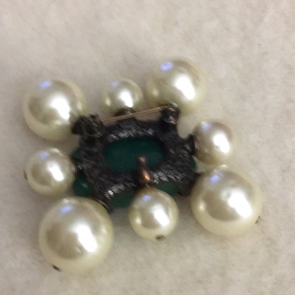 CHANEL-Authentic CHANEL brooch-gorgeous & unique.. - Picture 2 of 8